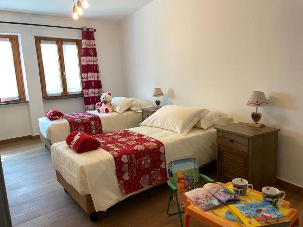 Maison Julie-Lungo La Via Francigena Etroubles Exteriör bild