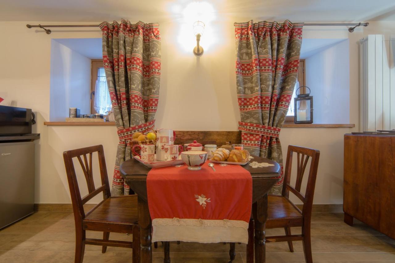 Maison Julie-Lungo La Via Francigena Etroubles Exteriör bild